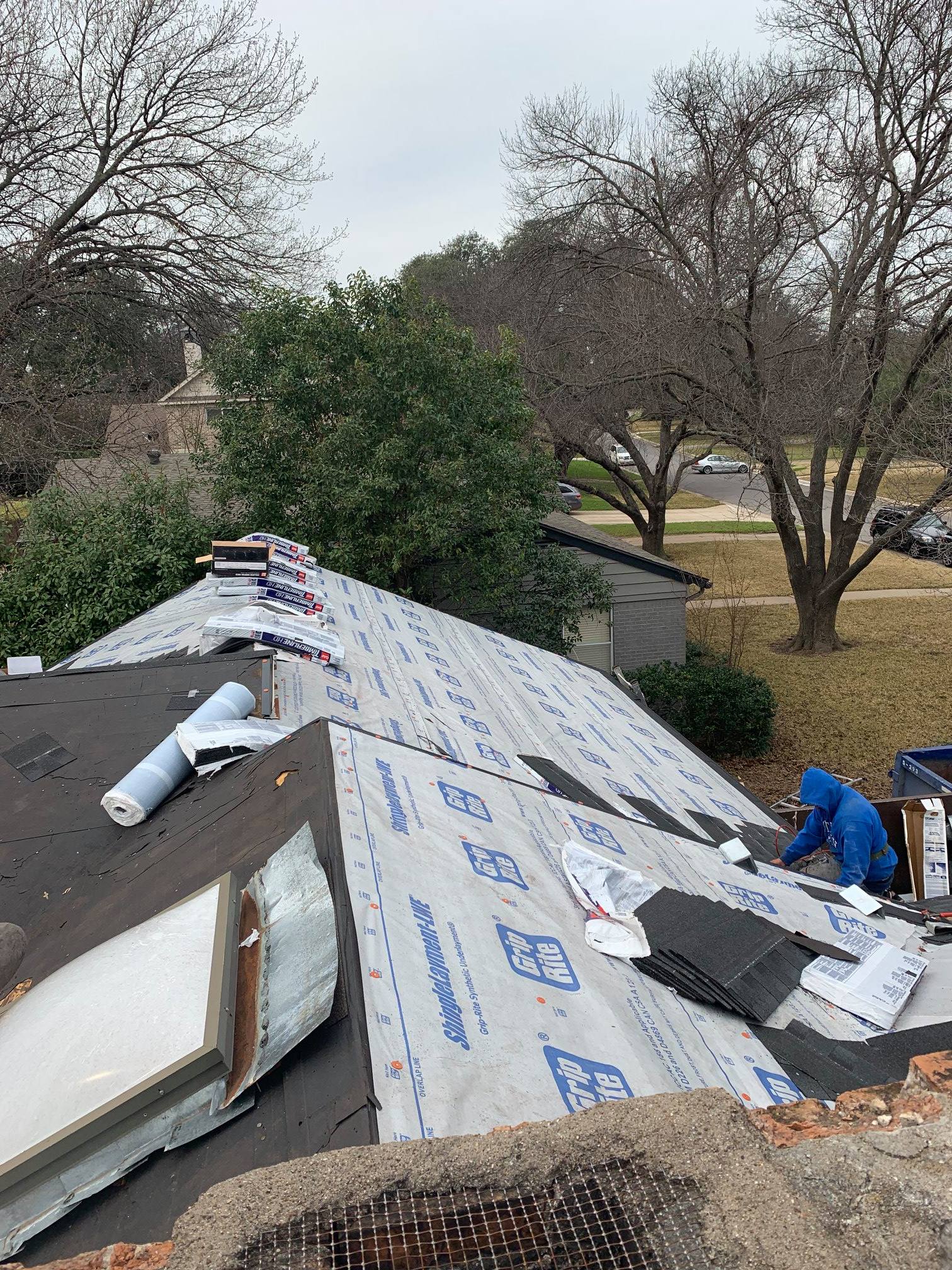 Gallery Image: A.R. ROOFING