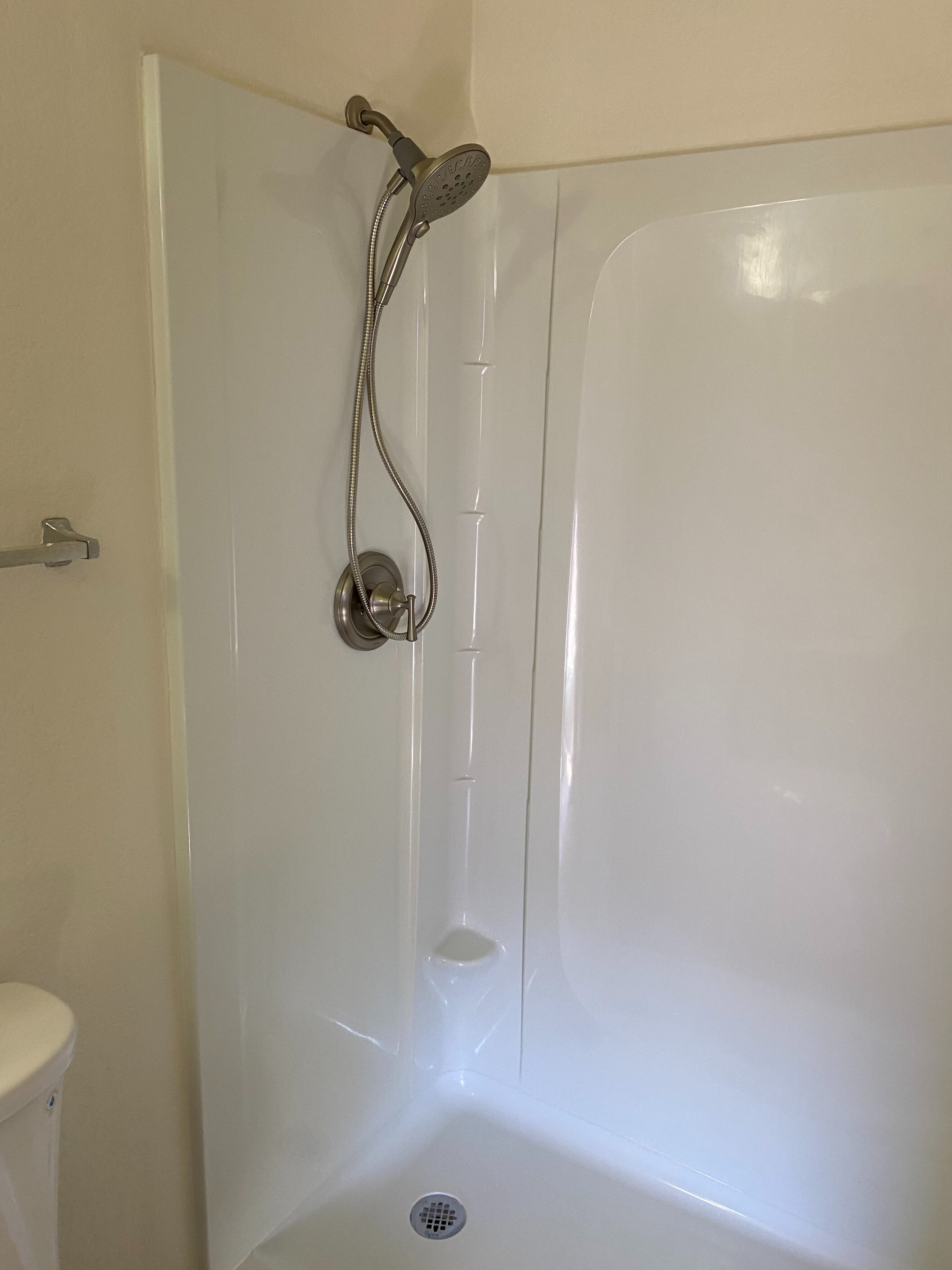 Gallery Image : New shower from Lowe’s