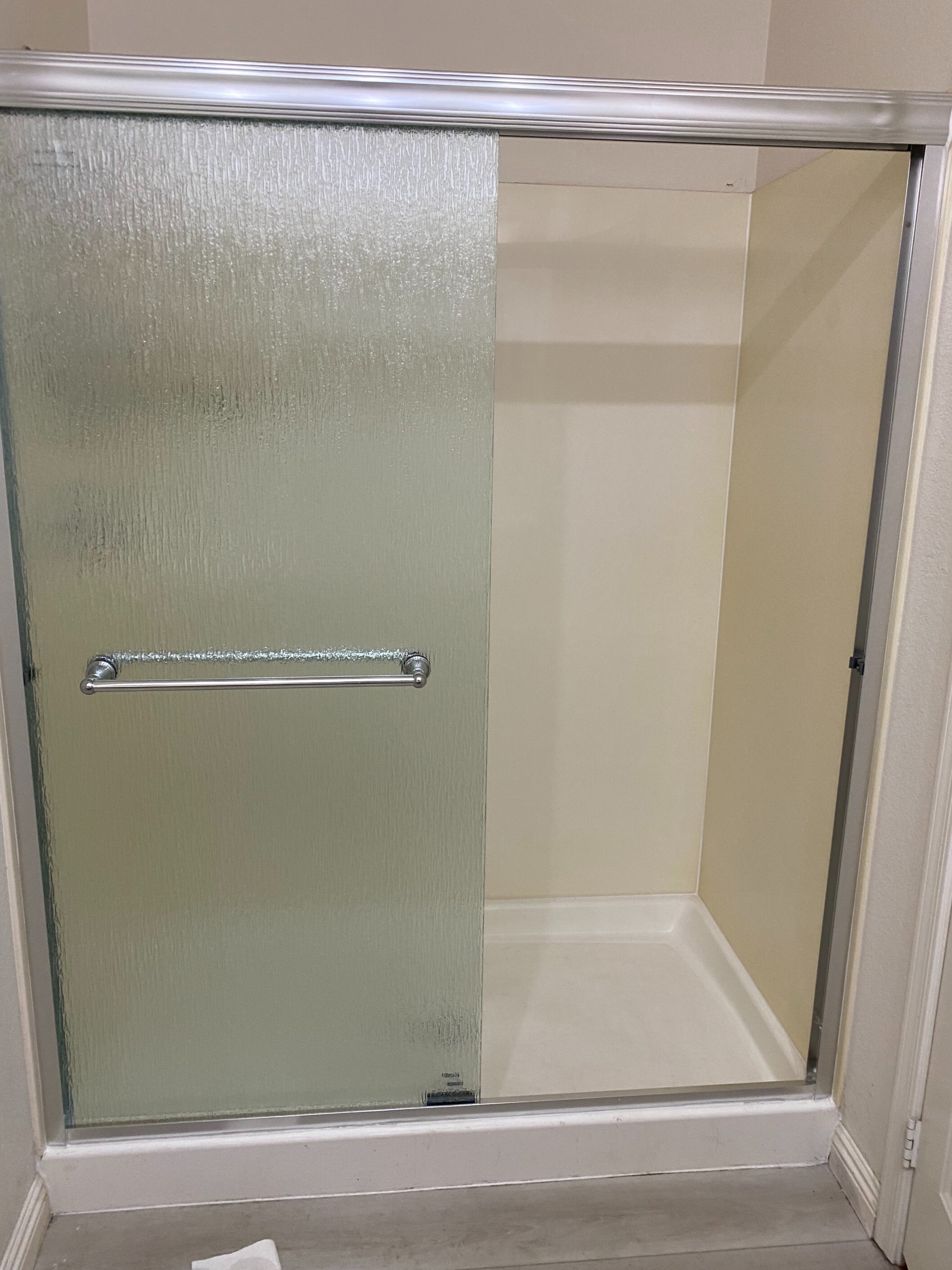 Gallery Image : Install shower pan with walls from Home Depot