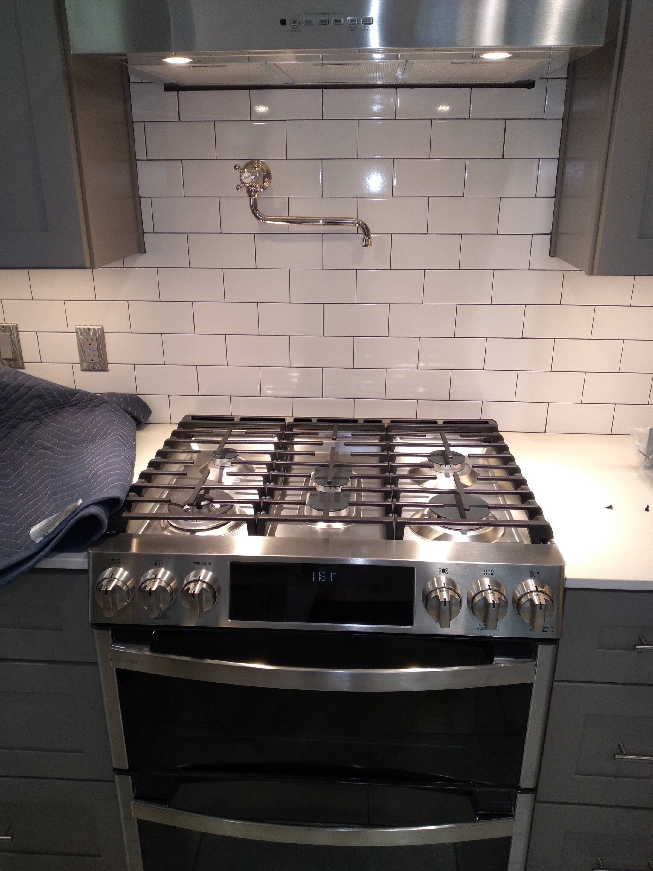 Gallery Image : Complete remodel - New stove and gas