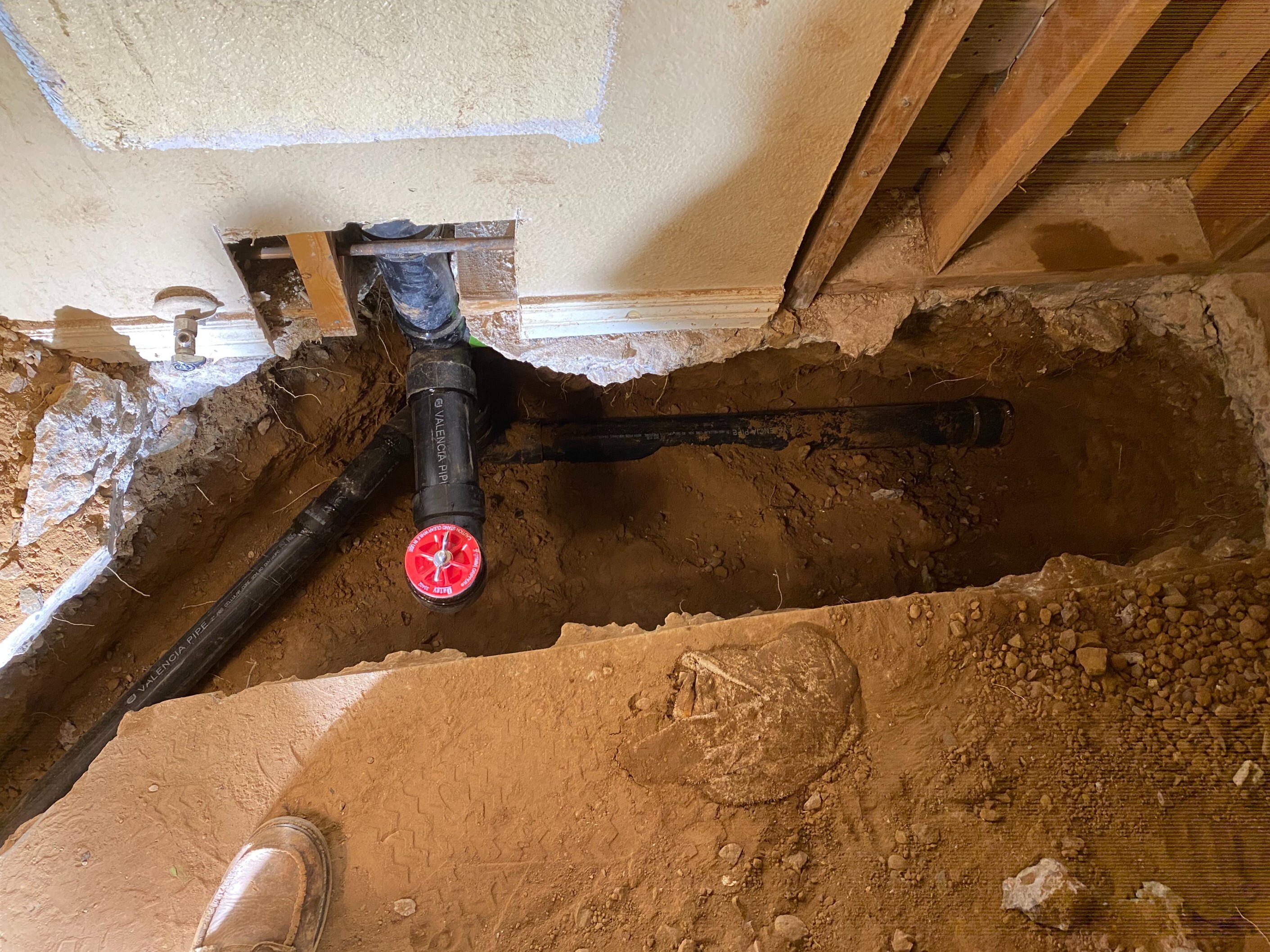 Gallery Image : New sewer line for bathroom cast-iron pipe was corroded and cracked