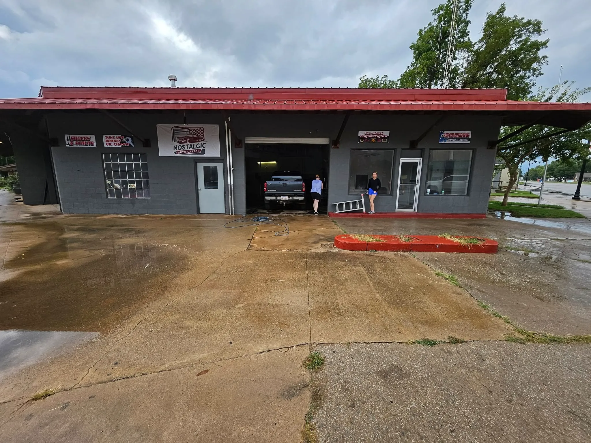 Gallery Image: Nostalgic Auto Garage