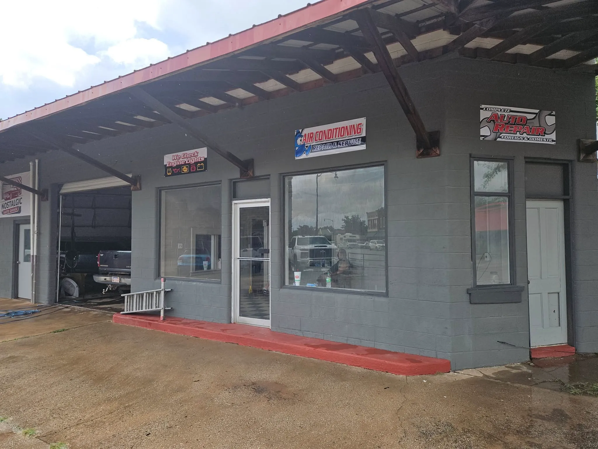 Gallery Image: Nostalgic Auto Garage