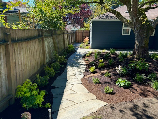 Gallery Image: Reyes Landscaping LLC